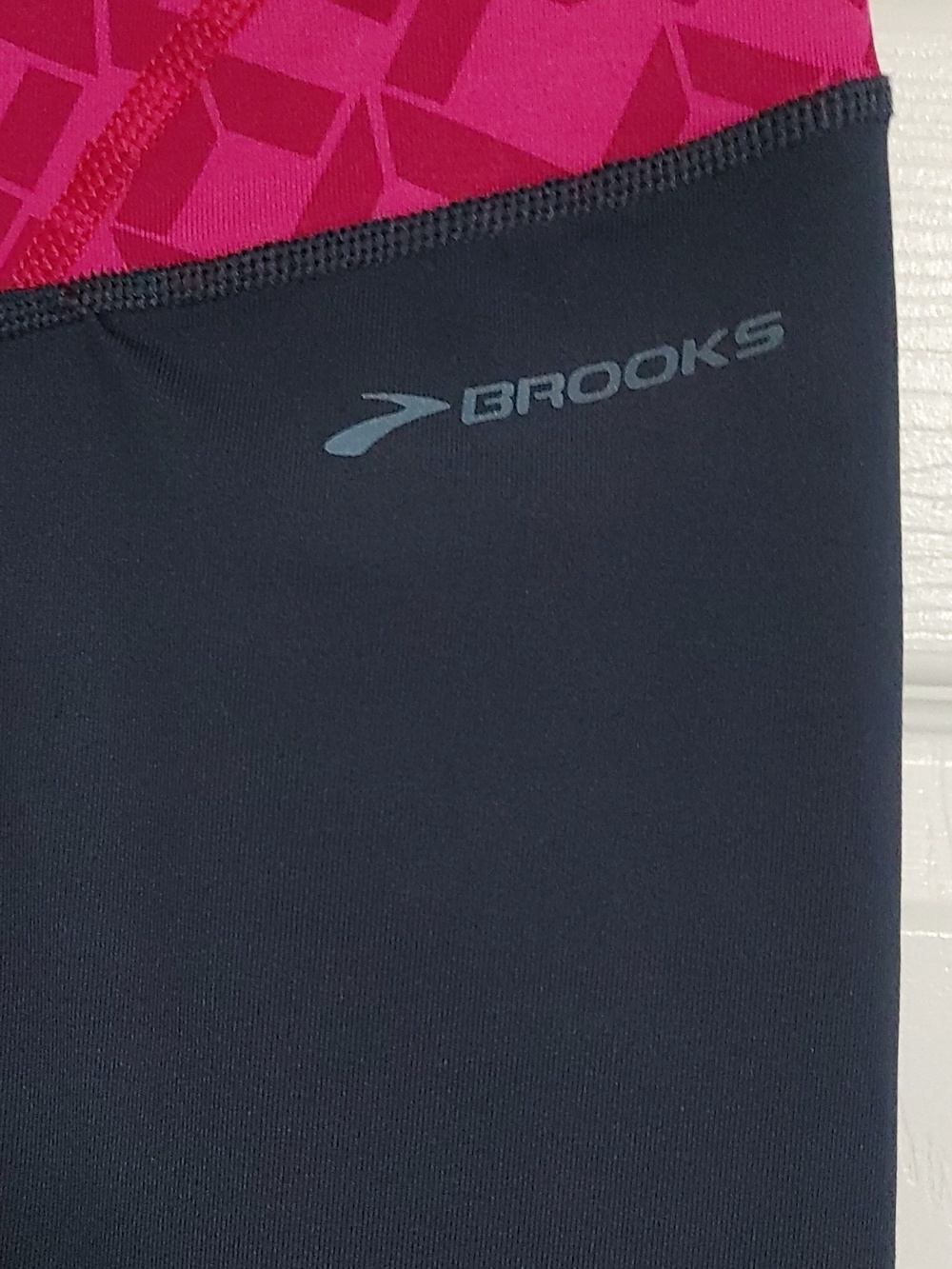 Brooks Navy Leggings with Pink Waistband Women's Sz XS Grippers On Bottom Hem - Picture 3 of 6